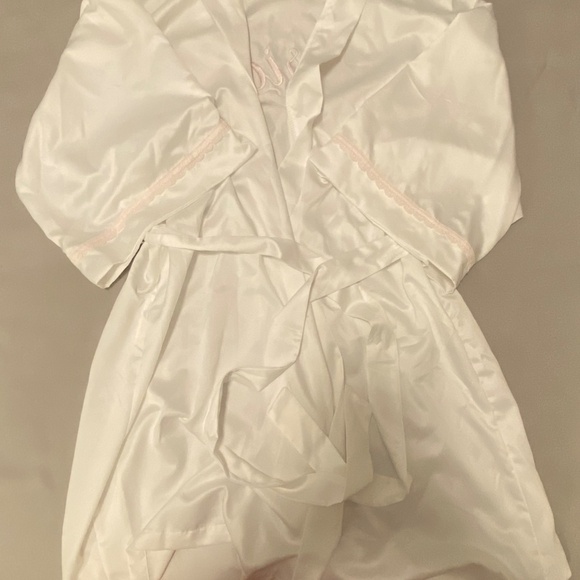 NWOT Apt. 9 Embroidered Bridal Robe - Picture 2 of 4